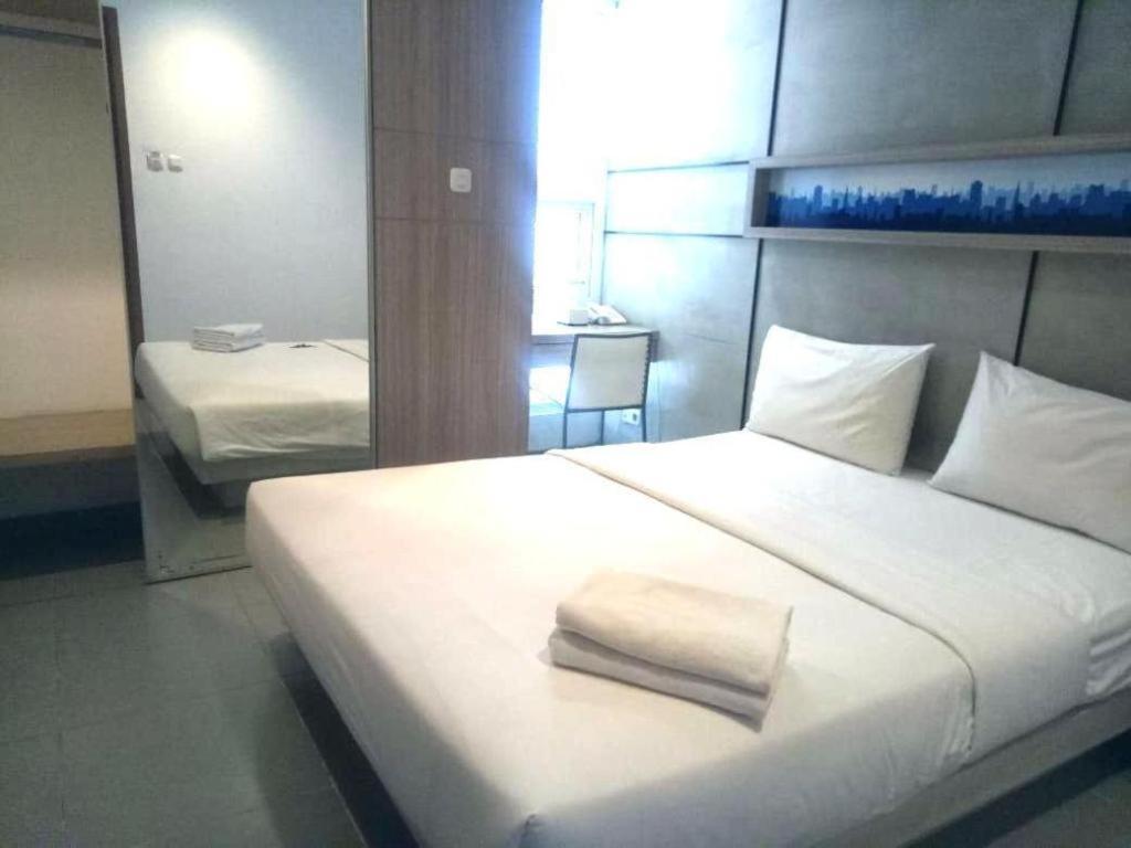 คาซ่า ลีฟวิง เซเตียบูดี จาการ์ตา Hotel ภายนอก รูปภาพ