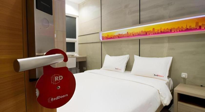 คาซ่า ลีฟวิง เซเตียบูดี จาการ์ตา Hotel ภายนอก รูปภาพ