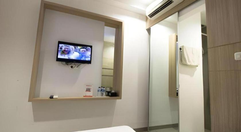 คาซ่า ลีฟวิง เซเตียบูดี จาการ์ตา Hotel ภายนอก รูปภาพ