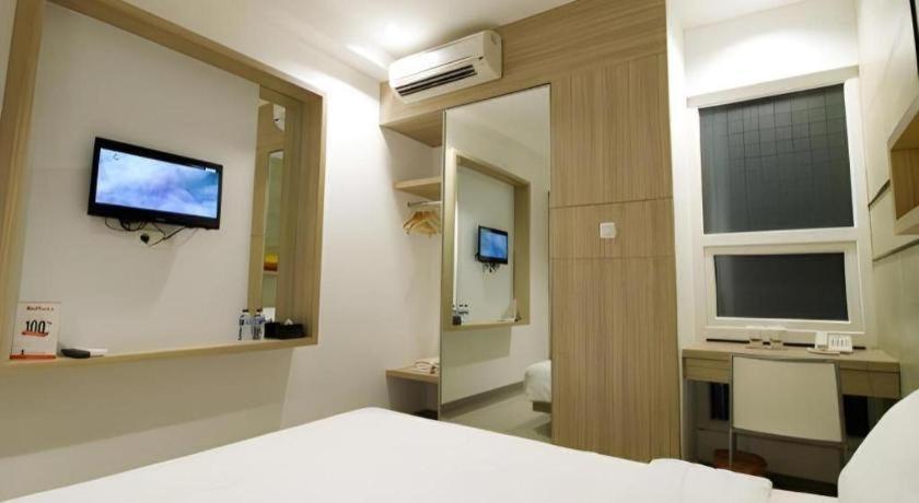 คาซ่า ลีฟวิง เซเตียบูดี จาการ์ตา Hotel ภายนอก รูปภาพ